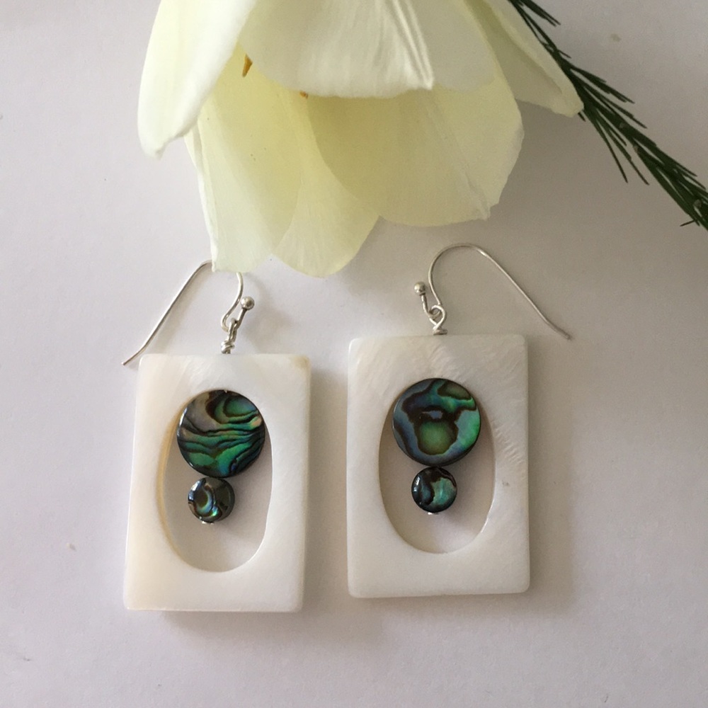 Abalone and Mother of Pearls earrings.✨